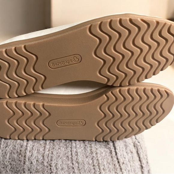 🌟
Laser Cut-out Baretraps Amry Women sz 8M Casual white Slip on Shoes - Picture 7 of 10